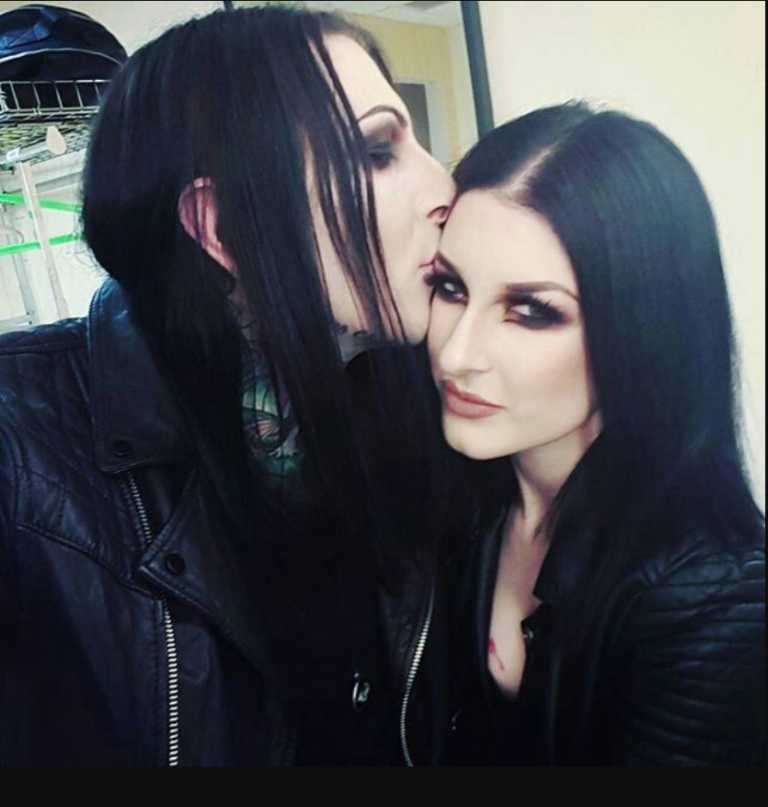 Who is the wife of Chris Motionless?